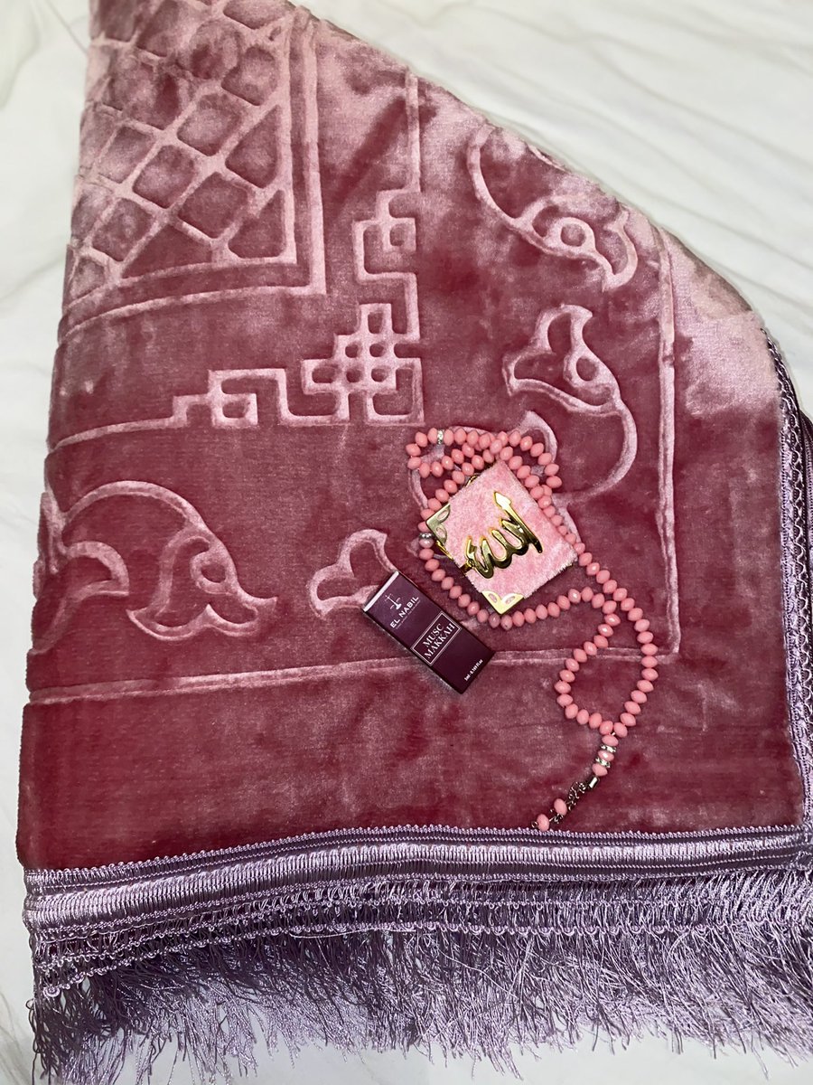 HijabHayaa's tweet photo. Salam Aleykoum les coffrets sont désormais disponible venez en MP passez vos commandes ☺️ https://t.co/P4fiBgWHzg