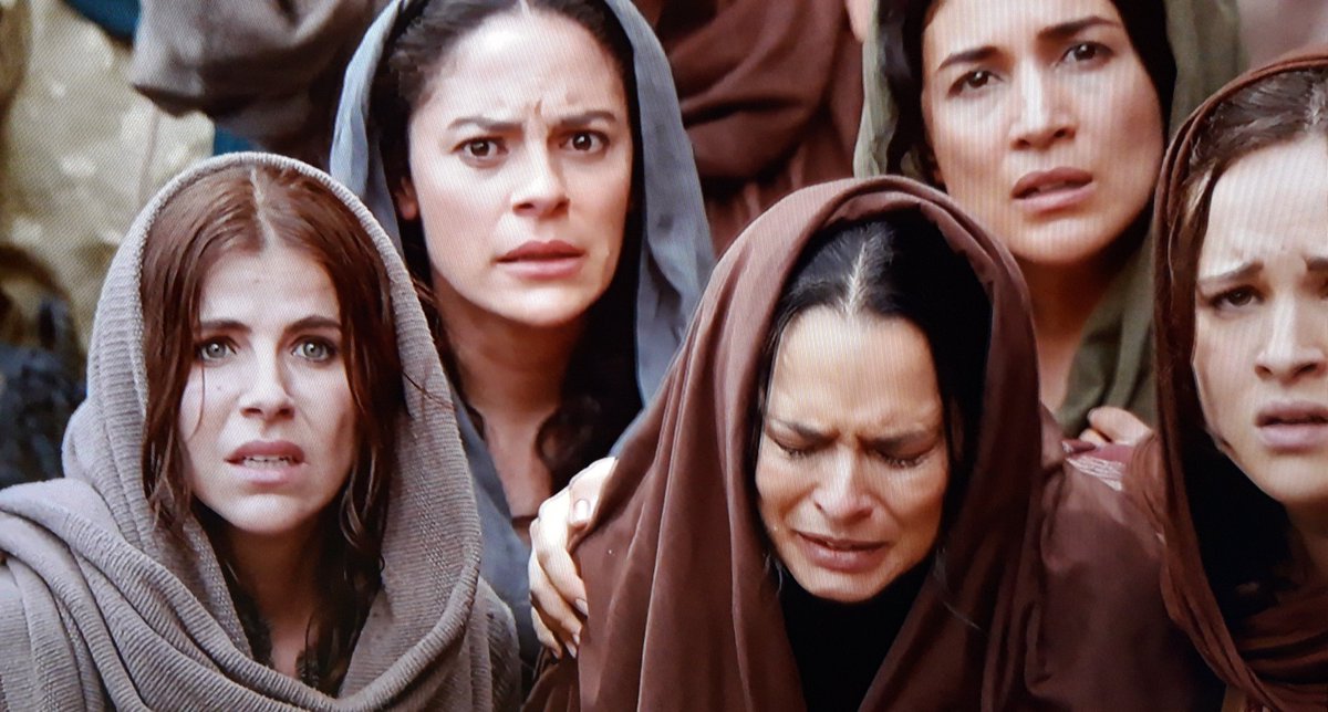 reliesdecine's tweet photo. Ellas, siempre a su lado. Desde el principio hasta el final. Sin miedo. Son recompensadas siendo las primeras en verle resucitado. #SabadoSanto #SemanaSanta #JesusDeNazaret #MariaMagdalena https://t.co/2ahuF7hx3h