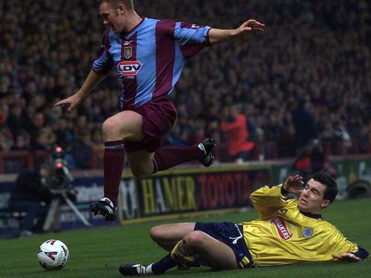 ExtremeFootbal4's tweet photo. #FootballTeasers 665.
Clue (d)
This footballer was optimistic about his club's immediate future because "we've brought in quite a few players to strengthen the squad, such Dion Dublin, Steve Stone and Steve Watson. They've been a great success for us"
?????
#ExFE #ImmediateFuture https://t.co/Sy3KPIxITE