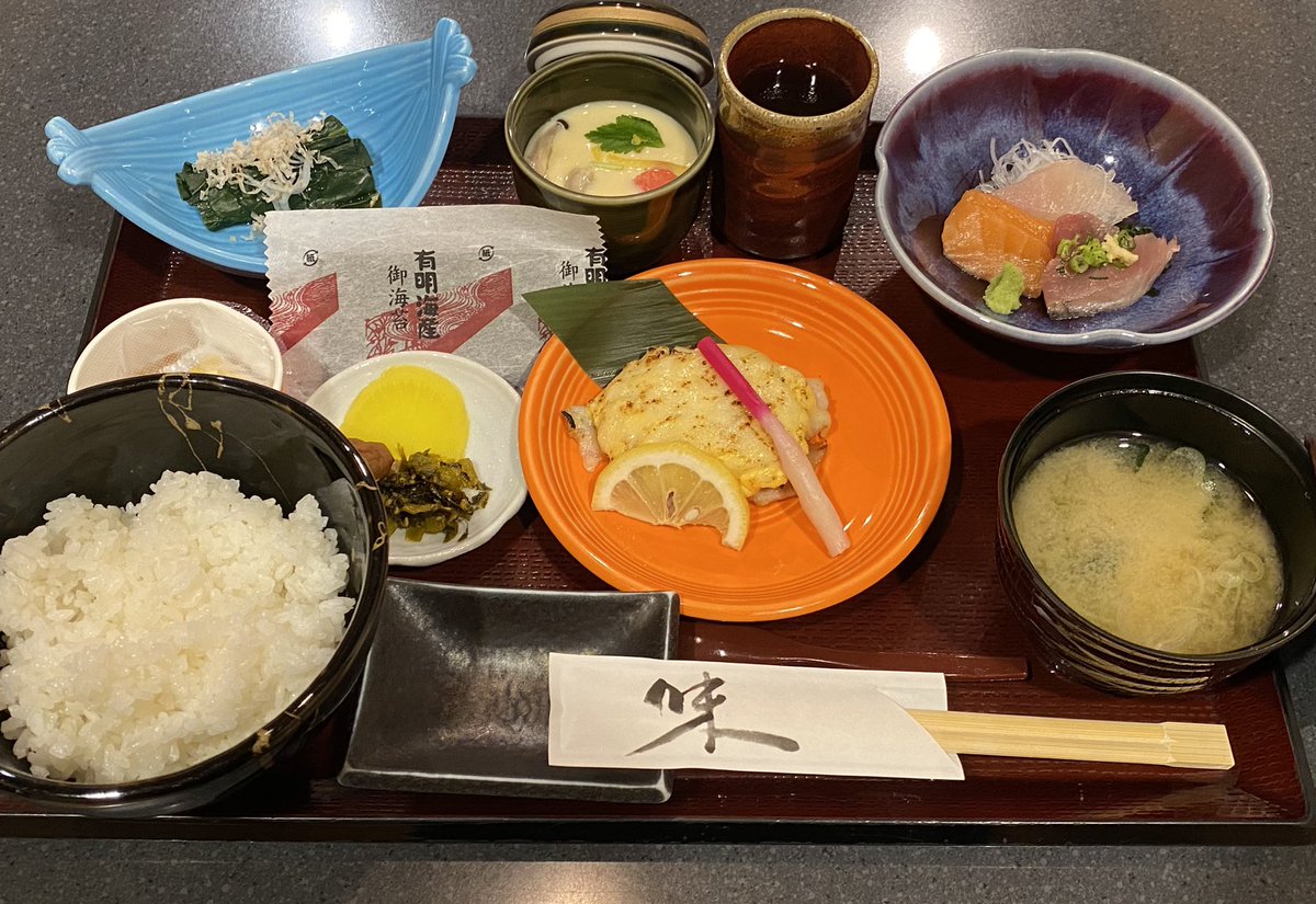ট ইট র 川越第一ホテル 川越駅東口より徒歩3分 21年4月4日 日 本日の朝食 サワラのタルタルチーズ焼き お刺身 小鉢 小松菜としらすのおひたし 茶碗蒸し 香の物 焼き海苔 ご飯 味噌汁 川越 朝食 朝ごはん