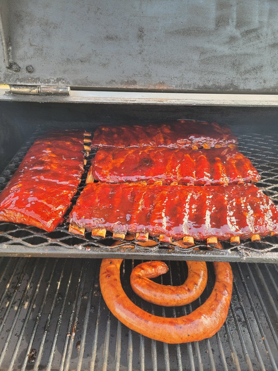 1amBBQ's tweet photo. About to dive into these bad boys!  #bbqribs #porkribs #bbqporn #yoder #yodernation #1ambbq https://t.co/qAZAwXB6Ot