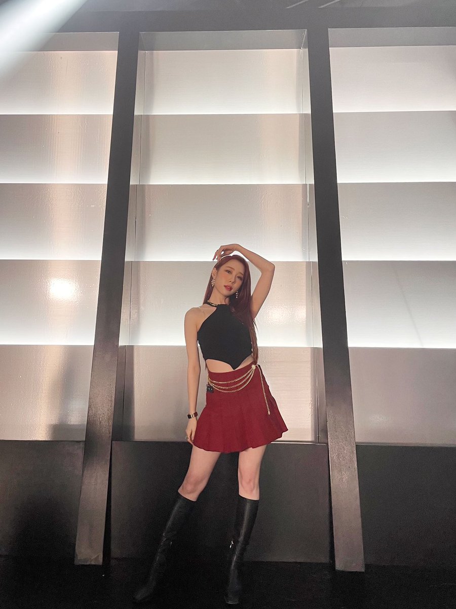 MASQUERAIDES's tweet photo. ㅤㅤ 
ㅤ [#우주소녀 #🐺] 
ㅤ  #우주소녀 #UNNATURAL sharing the moment with you with took this shot on-site while filming UNNATURAL Music Video.
ㅤ  🌸 #여름 #다영 #연정[@yeonjungnt]
ㅤㅤ https://t.co/xEpPce5Lga