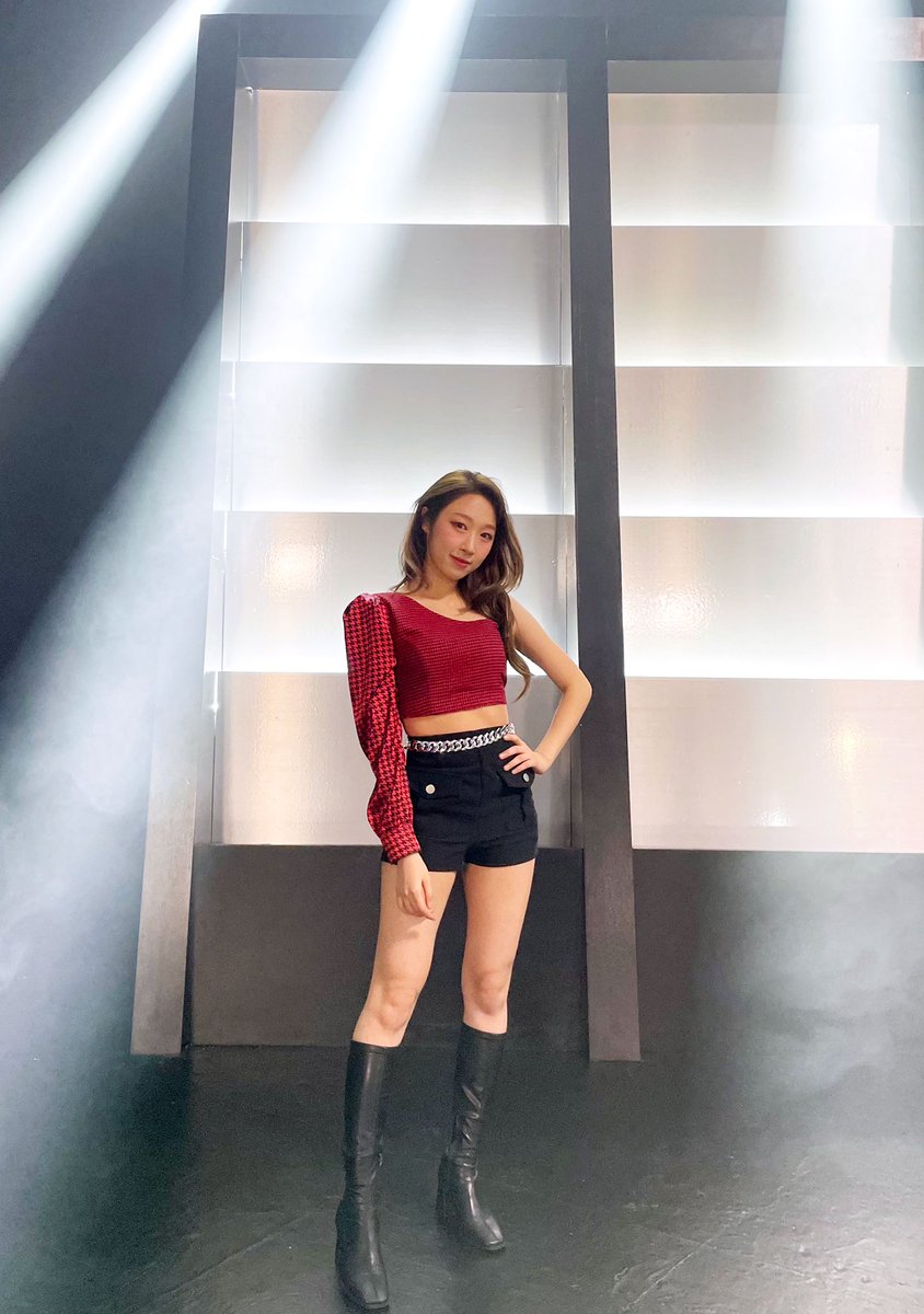 MASQUERAIDES's tweet photo. ㅤㅤ 
ㅤ [#우주소녀 #🐺] 
ㅤ  #우주소녀 #UNNATURAL sharing the moment with you with took this shot on-site while filming UNNATURAL Music Video.
ㅤ  🌸 #수빈 #루다[@leeIuddie] #다원[@namedawon]
ㅤ https://t.co/kmdIJYRJTS
