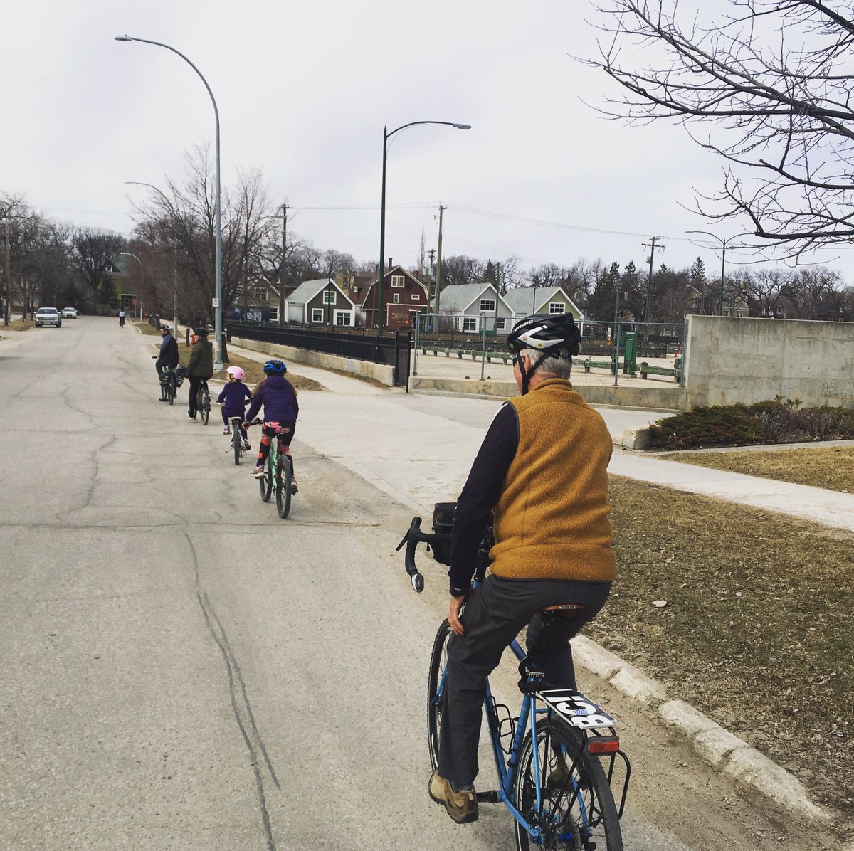 plainbicycle's tweet photo. Kids in the Netherlands start to ride to school as early as age 5 and they learn by riding BESIDE their parents, chatting along the way. They can do that because there are protected bike lanes on every street. These folks  deserve them too. @WBCommunityOrg #GraniteWay https://t.co/kK8LPDkRsQ