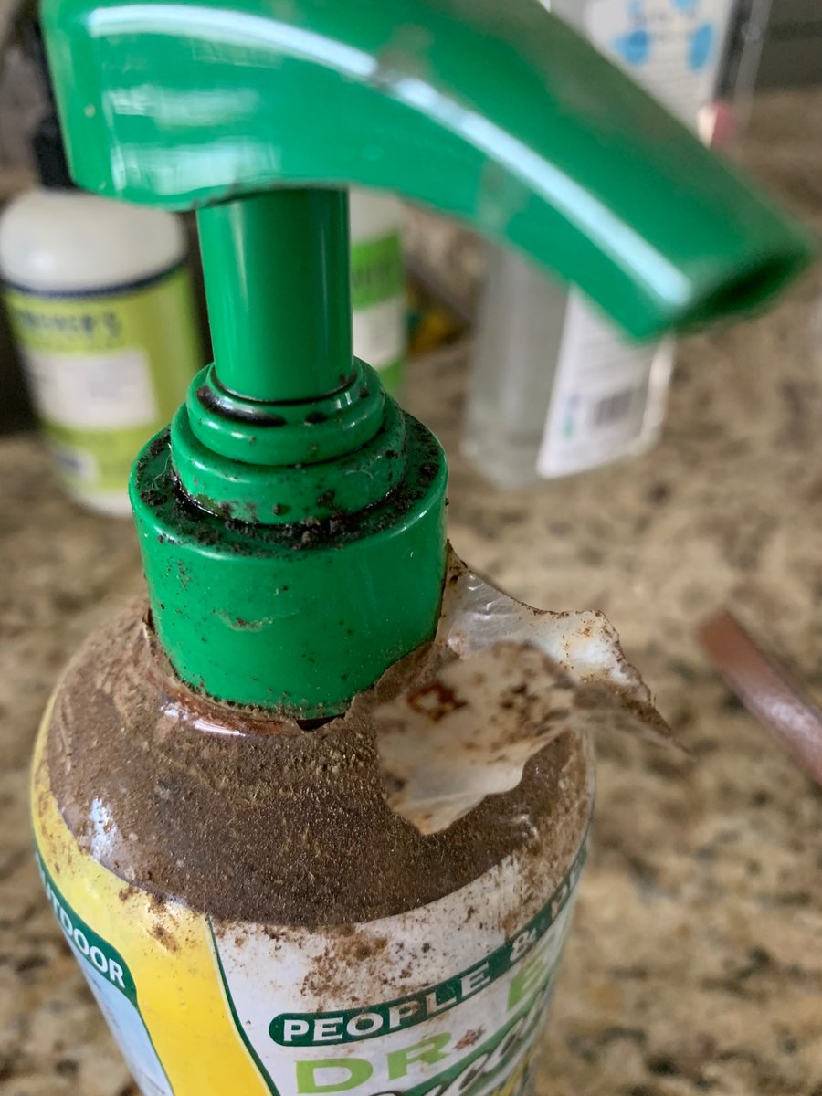 MyBariatricLife's tweet photo. @Lowes this is what your store sold me at curbside pickup and refuses to refund me. It belongs in the garbage not on your shelves. Getting in touch with corporate is impossible. I guess I will be going to @HomeDepot https://t.co/H7iBSsqfP8