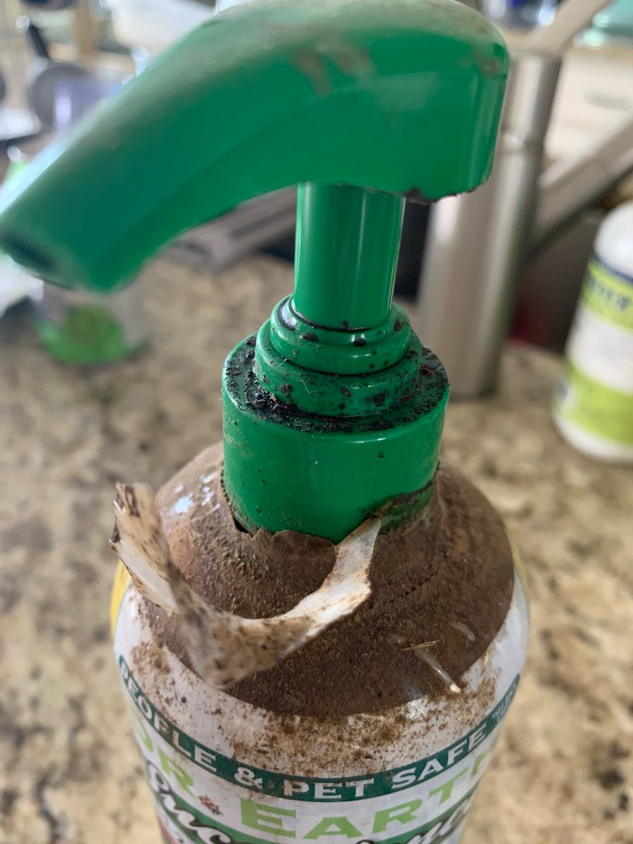 MyBariatricLife's tweet photo. @Lowes this is what your store sold me at curbside pickup and refuses to refund me. It belongs in the garbage not on your shelves. Getting in touch with corporate is impossible. I guess I will be going to @HomeDepot https://t.co/H7iBSsqfP8