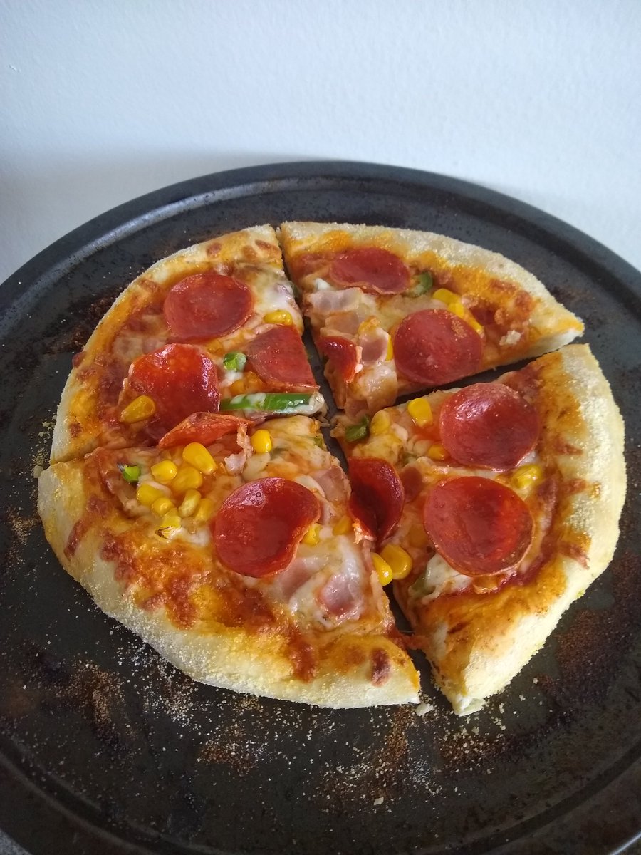 OUlloa19's tweet photo. Felicidad es una pizza recién horneada. #sabadodehornearcosas https://t.co/jABidAy0mO