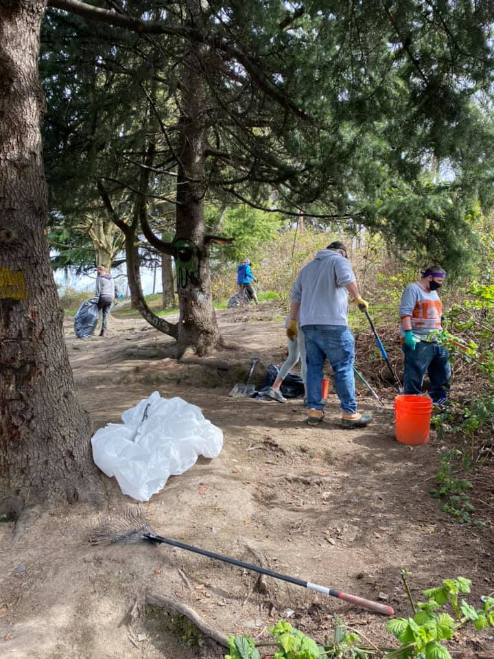 weheartseattle's tweet photo. 3400 pounds of trash removed from Dr. Jose Rizal off leash dog park and โthe jungleโ abandoned camps and a separate pick under the West Seattle bridge where we did outreach work. We welcomed several new volunteers today! Great work everyone and thank you. #weheartseattle https://t.co/YOm3mncfQS