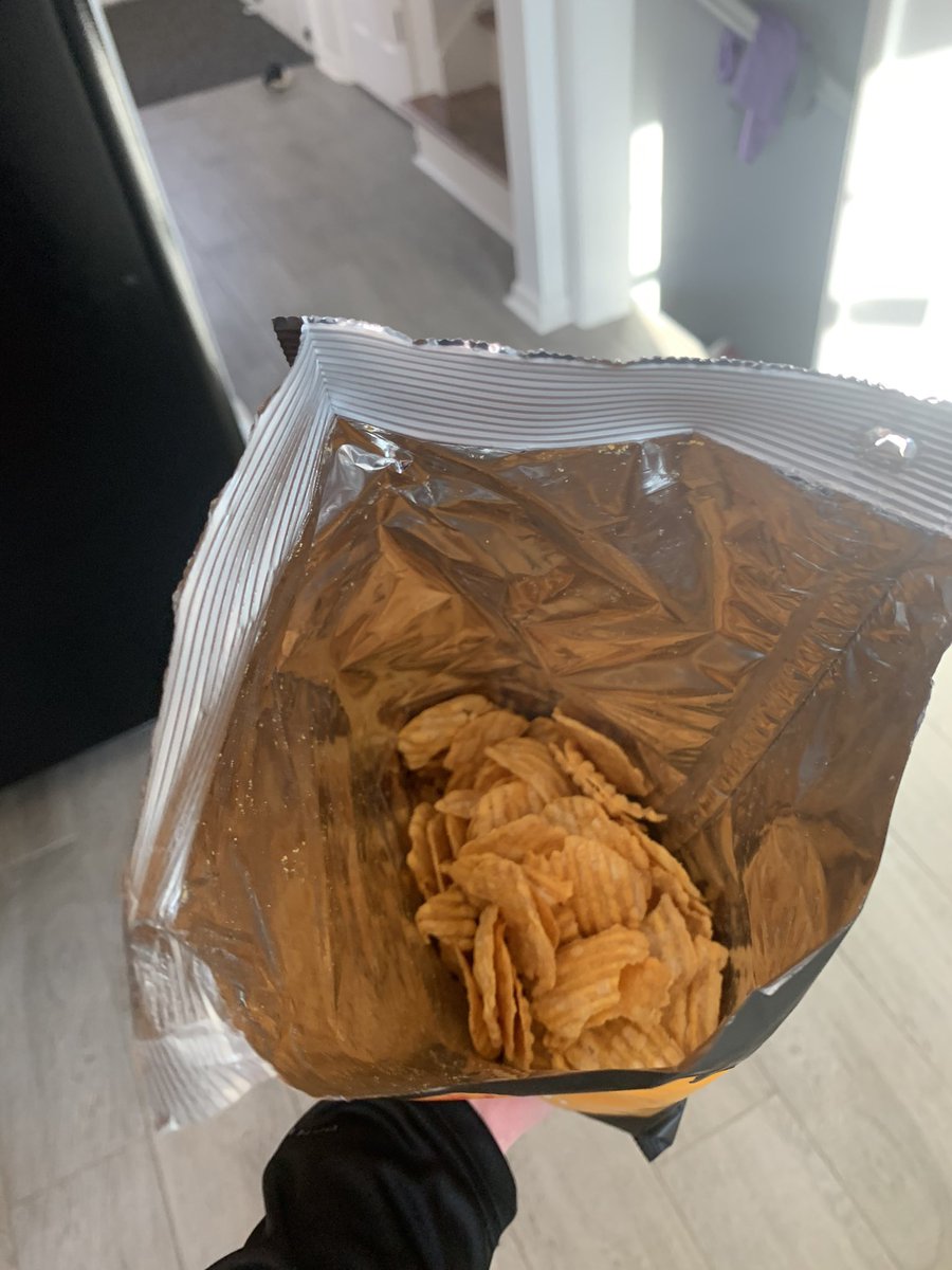 jcsick15's tweet image. This a brand new bag of chips.. @popchips what’re you thinkin!?