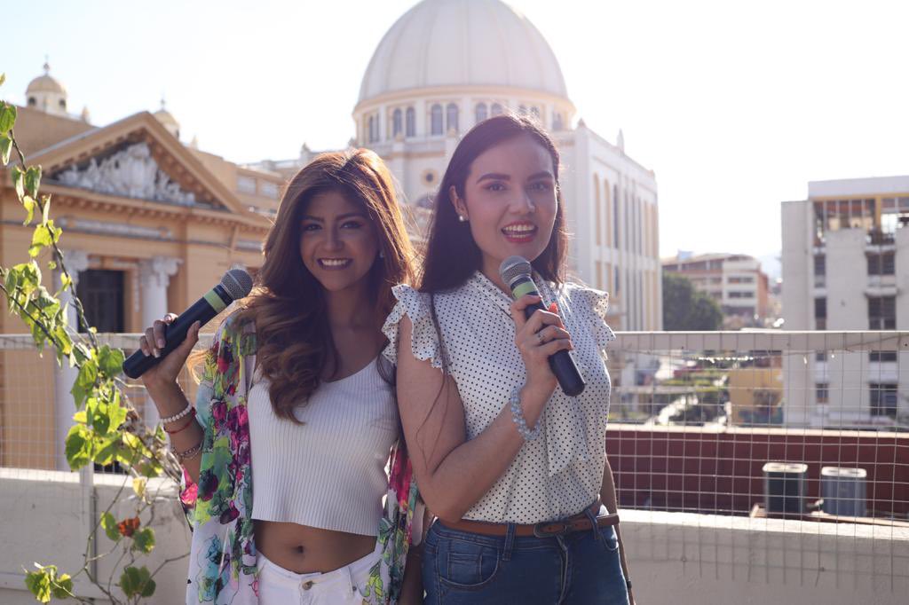 Ya estamos totalmente en VIVO desde el Centro Histórico en Cien Fuegos Bakery en el Edificio Letón con el ‘Summer Fest 2021’ presentado por ACODJAR! 🏖📀

Toca este enlace para unirte a la fiesta que vamos hasta las 8PM! 🔗
👉🏻  gruposamix.com.sv/lagozadera/

#SummerFest2021 #GrupoSamix