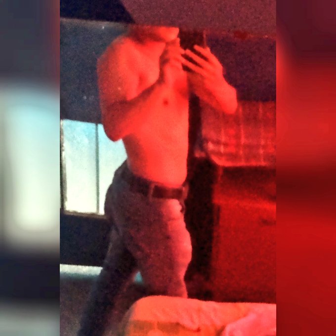 3 pic. #varonil #activo #vergon Cumpliendo fantasías a chic@s ??? https://t.co/2K4732BoEE