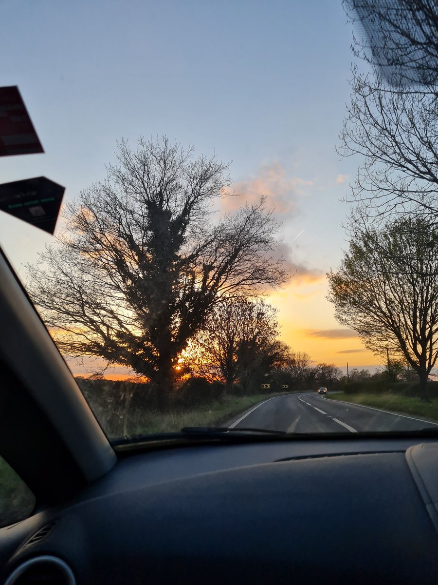 brookshaw_sara's tweet photo. Drive home blessed with this view.
* accidentally deleted this post by mistake *
#cardrive #sunset #sunsets #sunsetlover #sunsetphotography #photography #PHOTOS #countryside #countrysidedrive #NaturePhotography #naturelovers #sunset_pics #sunsetgraphy #sunsets_captures #beauty https://t.co/tQMX55kj95
