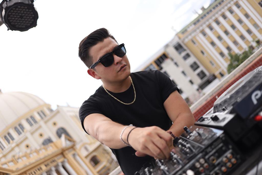 Moi ya está en el ‘Summer Fest 2021’ totalmente en vivo desde el Centro Histórico con las mejores mezclas y música del Verano! 🏖

Toca este enlace para unirte a la fiesta: 🔗🎧
👉🏻  gruposamix.com.sv/lagozadera/

#SummerFest2021 #GrupoSamix