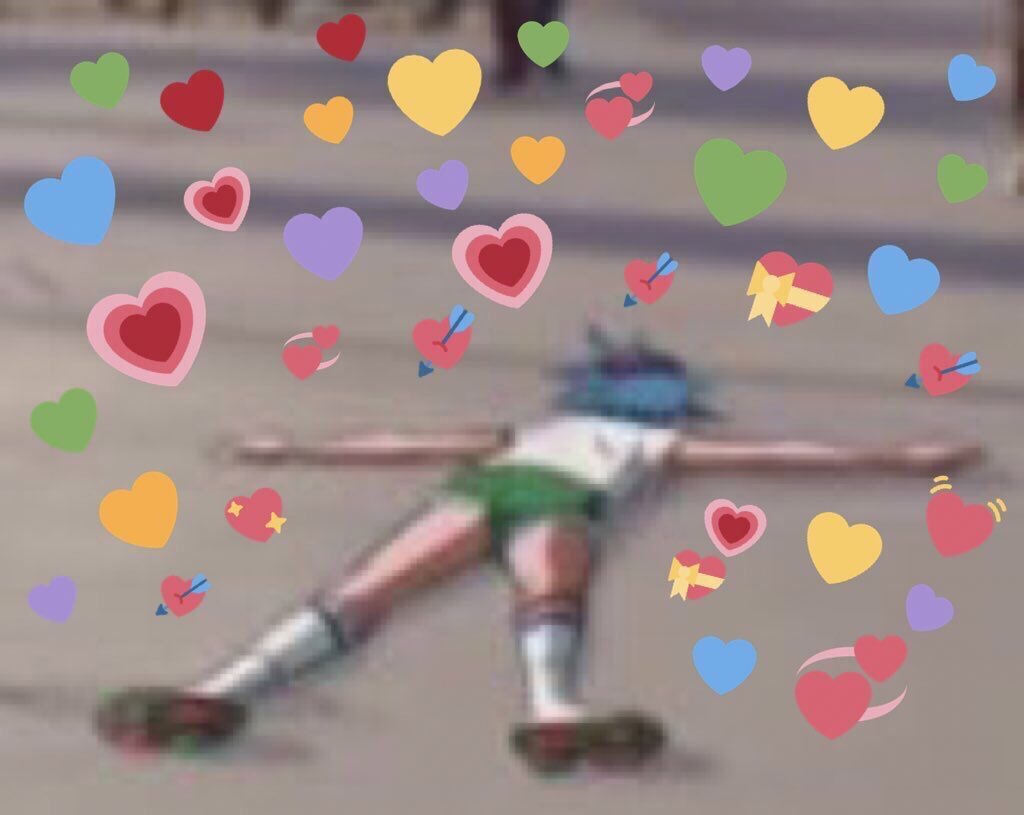 IT\S JAMIE HEWLETT\S BIRTHDAY?!?! HAPPY BIRTHDAY JAMIE!     