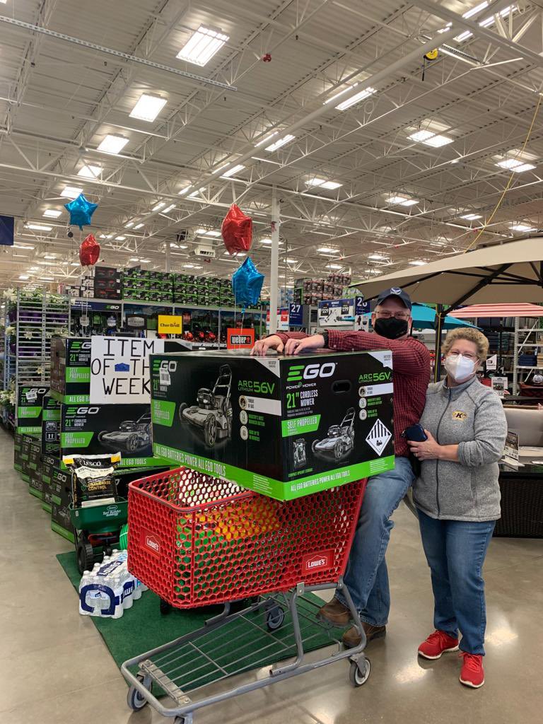 Chris_VerBust's tweet photo. Spring Fest is in full swing at Store 2206 @JoeMcFarland_ @BoltzBill https://t.co/oiCvKvdLff