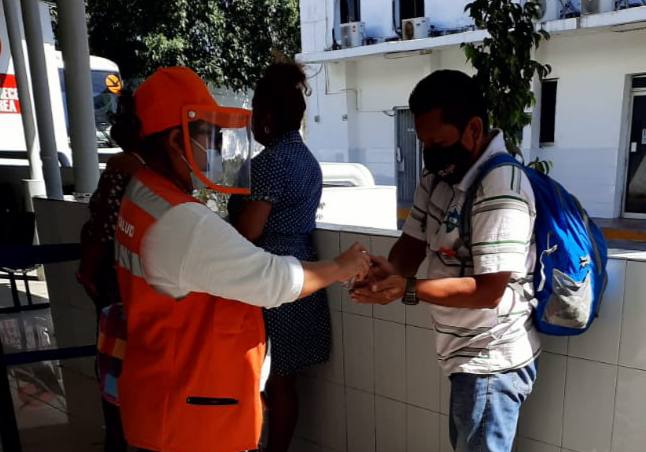 MauVila's tweet photo. En el #Centro los "Amigos de la Salud" promueven las medidas de prevención e higiene para evitar contagios de Coronavirus y así cuidar de la salud de los yucatecos en esta #SemanaSanta. https://t.co/hyYYTQEJ8y
