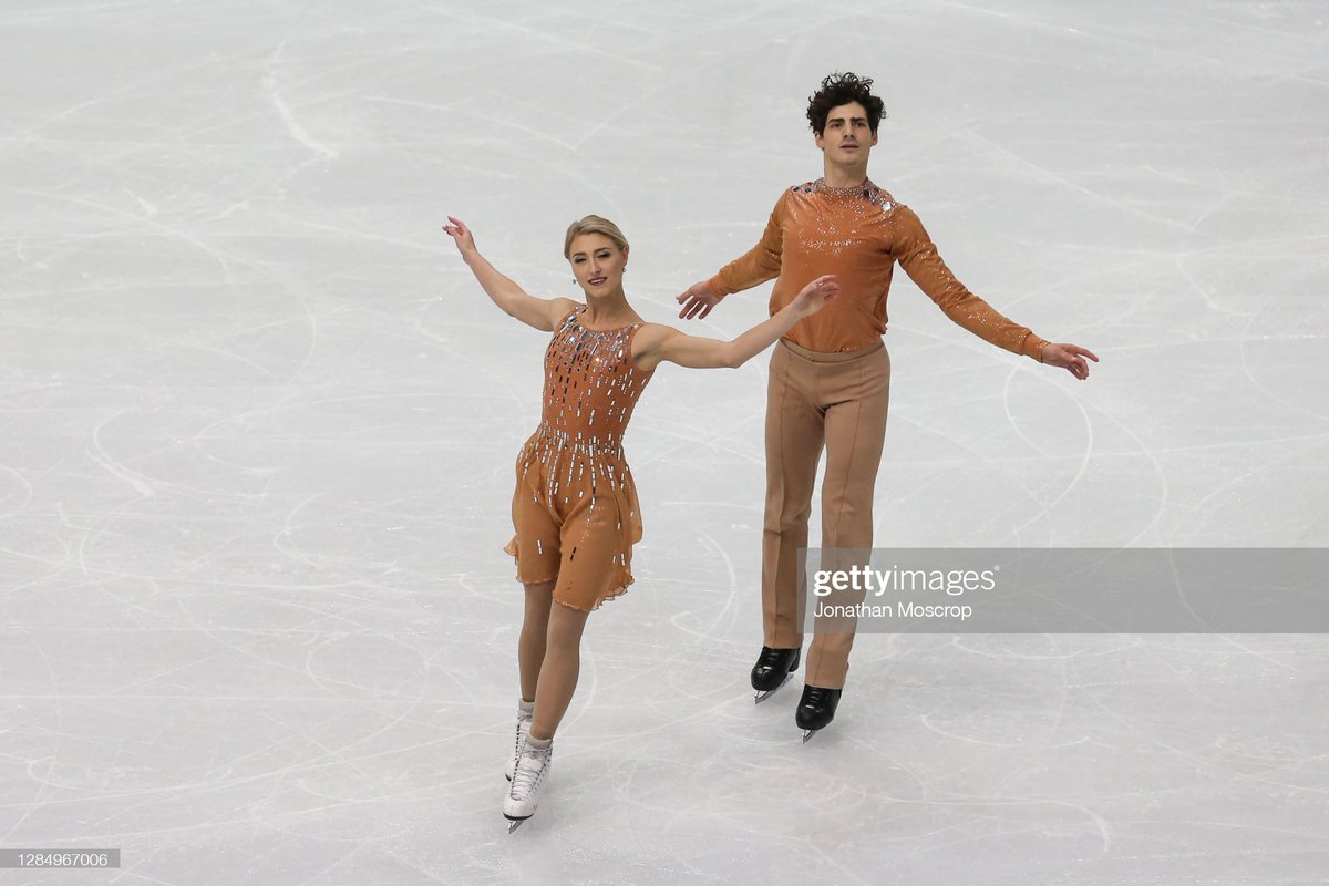 skatesoku's tweet photo. パイポーのFD衣装はカナダの社交ダンス衣装屋「Bobby &amp; Sally Ackbarali」によるもの。平昌五輪シーズンに着た007FDのイエロードレスもこちら。長年パイポーの衣装を作っていたsusiさんとはちょっと違ったテイストになりますね https://t.co/3pppEeDwdj https://t.co/BcSfSBaP1W