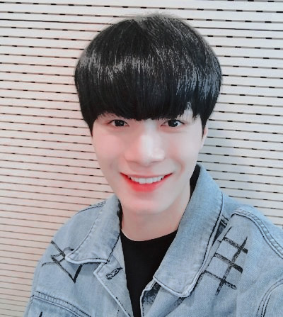 NUESTILOTWT's tweet photo. ㅤㅤᏪ* ᥒᥙ'stყᥣᥱ ᥫ᭡ . ᥲdvᥱᥒ _ 𝘁𝘂𝗿𝗲𝘀 oᥒ :
Berry le dijo adiós a sus responsabilidades como líder para dejar a sus changos en casa e ir a ver a las reinas #MOOBIUSOEC en su #ODDFANSIGN, ya anda listo con su álbum en mano para apoyarlas este día. https://t.co/Z48YCtQLVI
