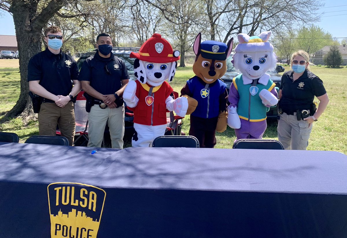 TPDMarkJr's tweet photo. The Council for Safe Neighborhoods hosted an Easter event in the @cityoftulsagov today, bringing the Hispanic community together with @TulsaPolice, @TulsaFire and others, to build trust and have positive interactions with kids. It was great! Thank you! #collaborativepolicing https://t.co/Enhi8rfL9J