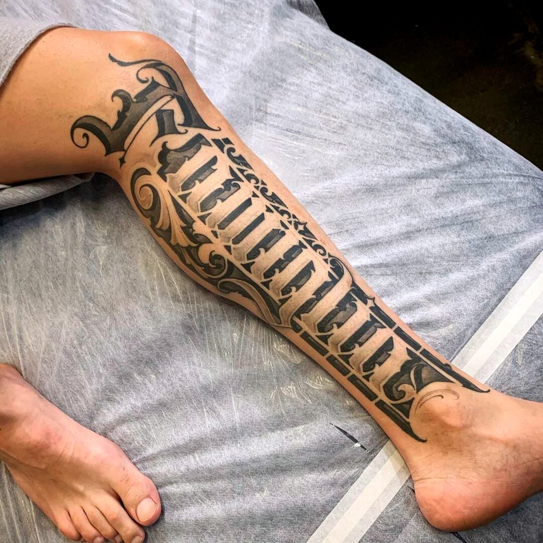 TattooConnectAu's tweet photo. Famiglia piece on leg by Melbourne-based tattoo artist samtaylortattoos via Instagram
#blackandgreytattoo  #scriptattoo https://t.co/WHzEVmzgAP