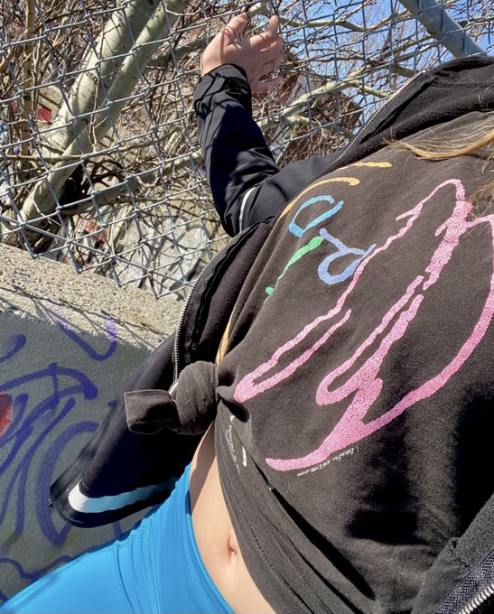 I had to take care of myself today. 🧠🧘&zwj;♀️💭✨ So I did a rollerblade ride with music. How do you take care<a href="/tag/portraitphotography"class="tags"><span>#portraitphotography</span></a><a href="/tag/snowymorning"class="tags"><span>#snowymorning</span></a><a href="/tag/paulilafay"class="tags"><span>#paulilafay</span></a>