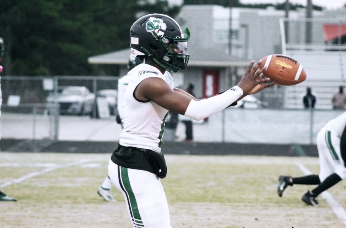 _CoachGreene_'s tweet photo. @isreal_terry @VCHSVipersFB #TheFutureIsBright #Believe #Str1keFast #QB1 https://t.co/gXBdLO1Lie