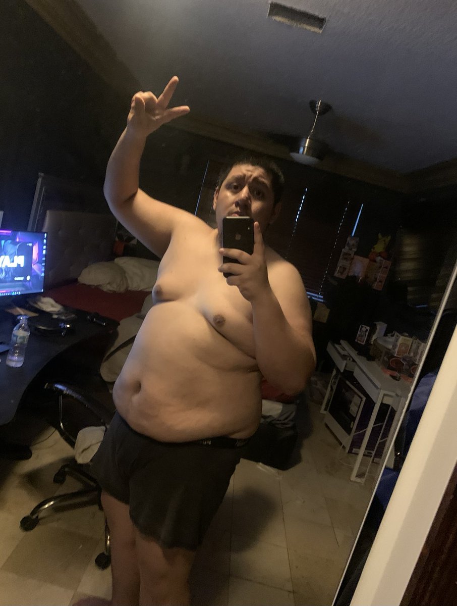 MaxCheerios's tweet image. never felt comfortable sharing pics like these and I still kinda feel weird posting it but I don’t hate them anymore, it kinda brings me pride knowing that I’m a much different person that I was 9 months ago when I started in July 🥳