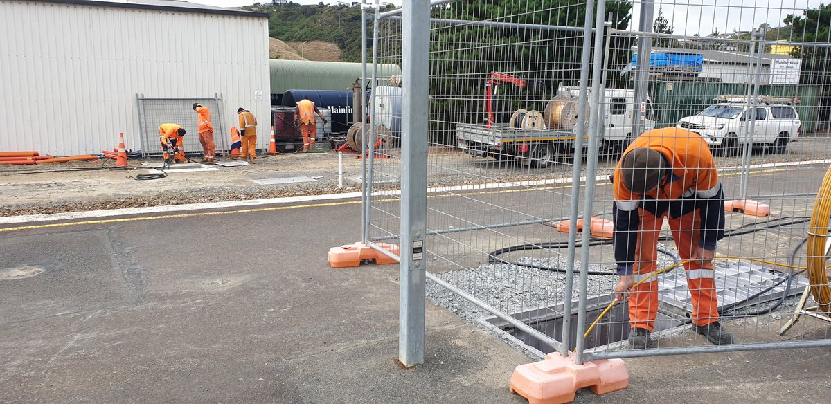 TalkWelly's tweet photo. Neat seeing works to make a terminus station preparing for a third trunk w turnback ➡️ more frequent services https://t.co/t7ie60we5r #Plimmerton #rail #kapitiline #maintrunk https://t.co/BbNw55FXtB
