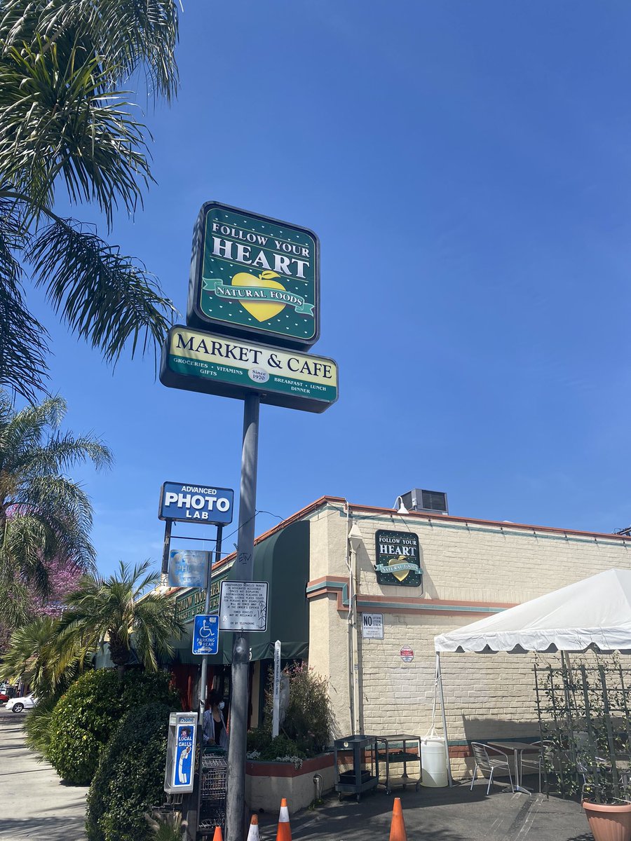 gabbygoo222's tweet photo. did y’all know Follow Your Heart has a cafe in the valley, it’s been open for 50
years 🤯🤯 they sell yummy vegan food, have a vegan supermarket &amp; sell lots of metaphysical stuff like crystals, tarot and more. 🤩😱 https://t.co/TQMay1Kz33