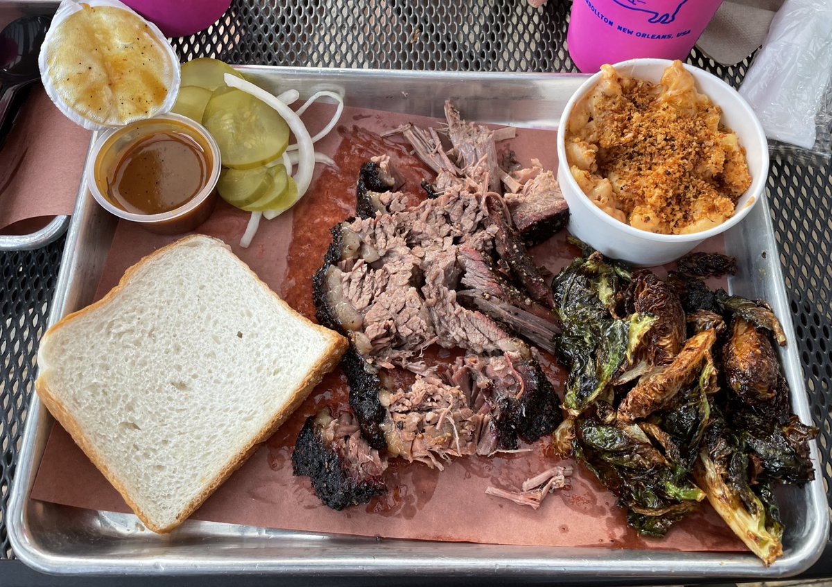 thebigeatsy's tweet image. Brisket plate from @BlueOakBBQ 🤤🤤 #eats #bbq #brisket #macncheese #Brussels #food #foodie #nola #neworleans #thebigEATSy