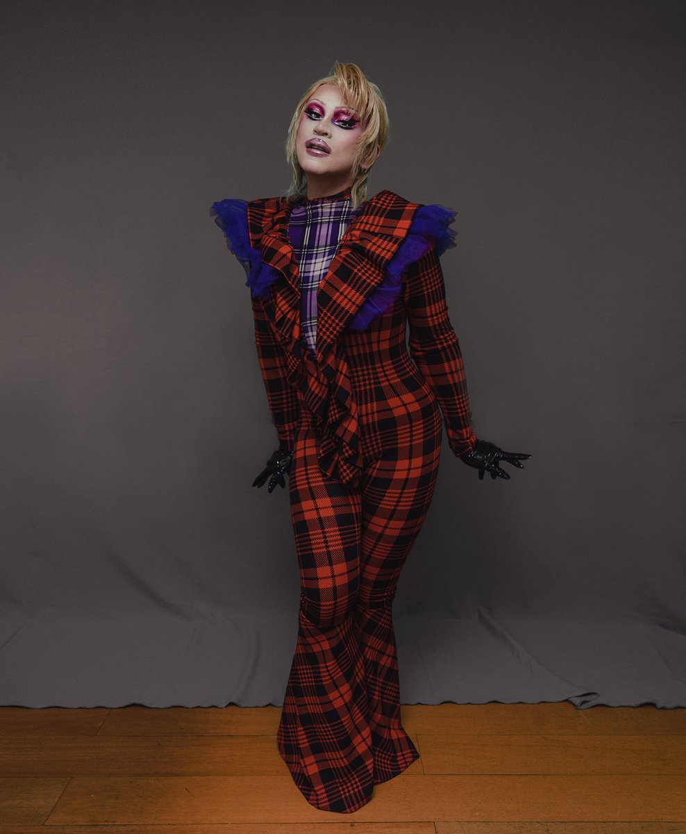 art_tica's tweet photo. Hoy es sábado de @VSDragqueens y hay capítulo de estreno a las 22.00 hrs en Canal Vive, seguido x un capítulo de estreno de #DetrasDelDrag donde entrevisto a las mas reciente eliminadx de la competencia.
📸 x @laperezduarte
👘 x Niko Costumes y #vicelab
✂️ x Mi
#drag #versusdrag https://t.co/Zxzto8K6Dp