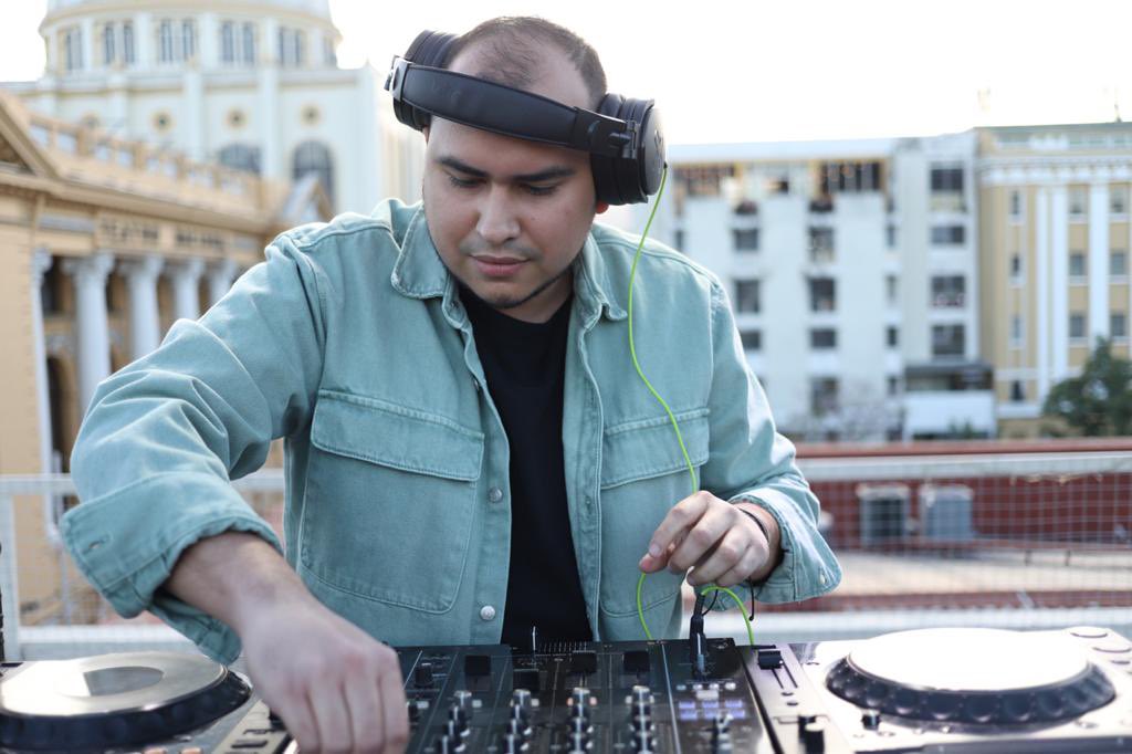 Todavía estás a tiempo para ser parte del ‘Summer Fest 2021’! 🏖🎧

Sintoniza cualquiera de las 12 emisoras de Grupo Samix o toca el siguiente enlace para disfrutar del Verano con nosotros! 🔗
👉🏻 gruposamix.com.sv/lagozadera/