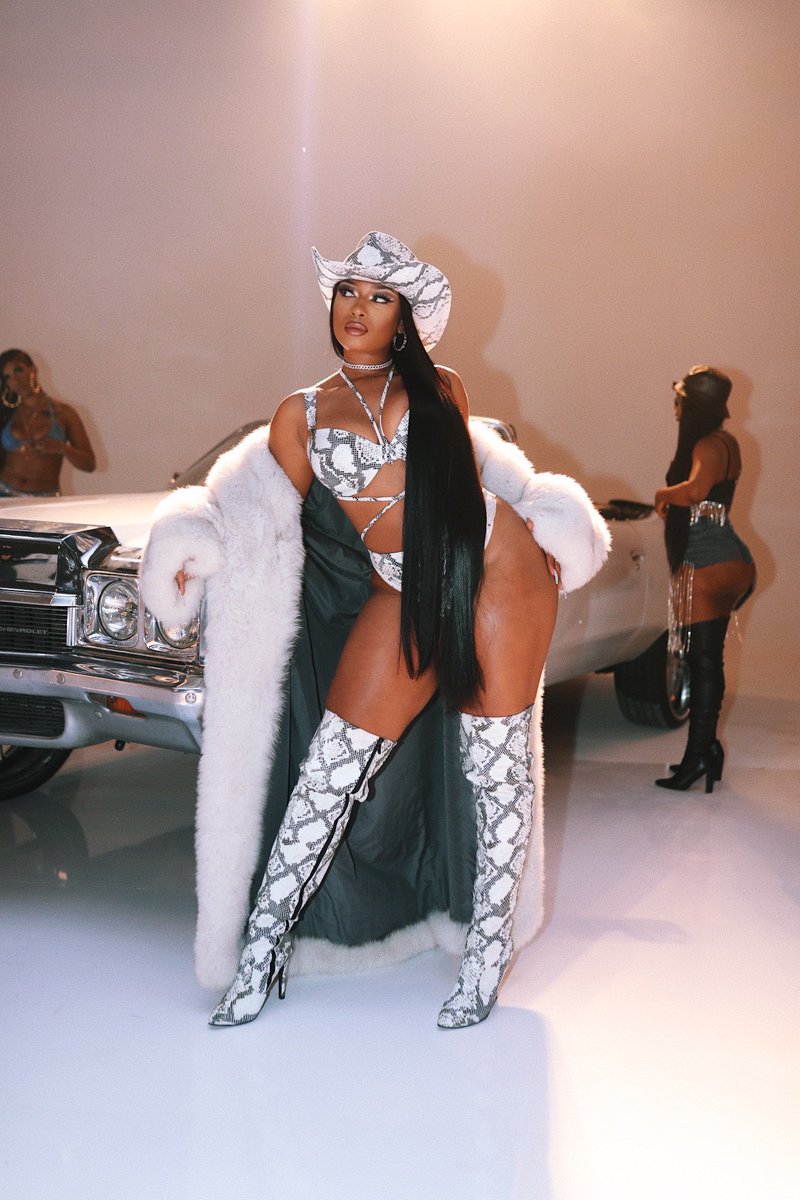 theestallion's tweet image. 🤘🏽🤘🏽🤘🏽