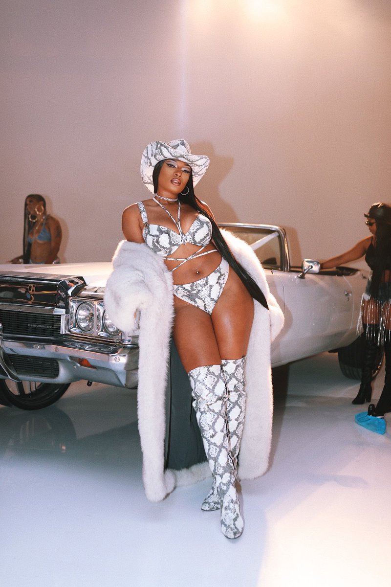 theestallion's tweet image. 🤘🏽🤘🏽🤘🏽