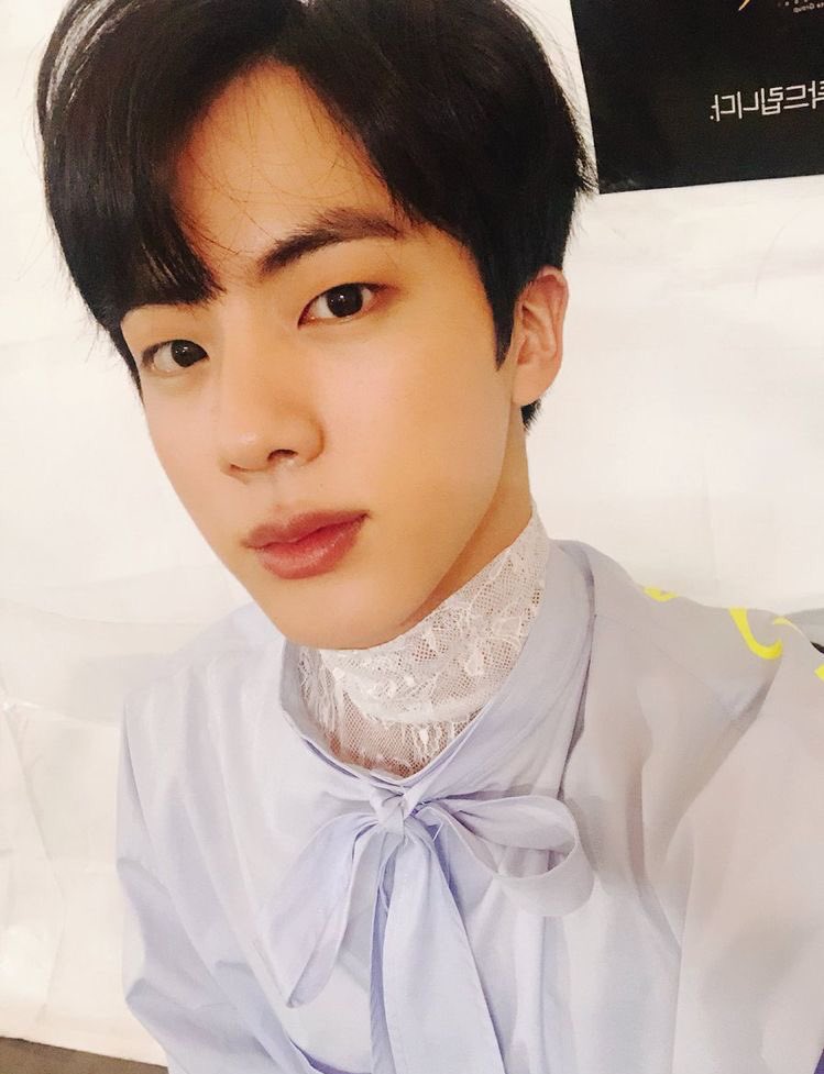 i miss seokjin so it’s a seokjin day  also this look hnnggh