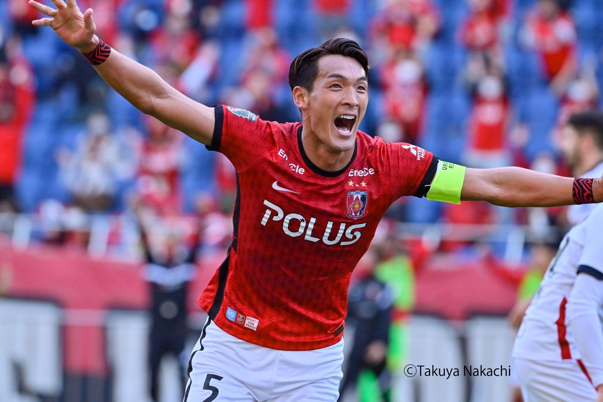 城とサッカーの編集者兼記者兼カメラマン 双葉社 No Twitter 槙野智章選手がpkでの決勝弾を決めるや リカルド ロドリゲス監督のもとに走っていった姿にグッと来ました 腕に巻いたキャプテンマークが とても輝いて見えました 城とサッカーの編集者兼記者兼カメラマン 双葉社 No Twitter 槙野智章選手がpkでの決勝弾を決めるや リカルド ロドリゲス監督のもとに走っていった姿にグッと来ました 腕に巻いたキャプテンマークが とても輝いて見えました