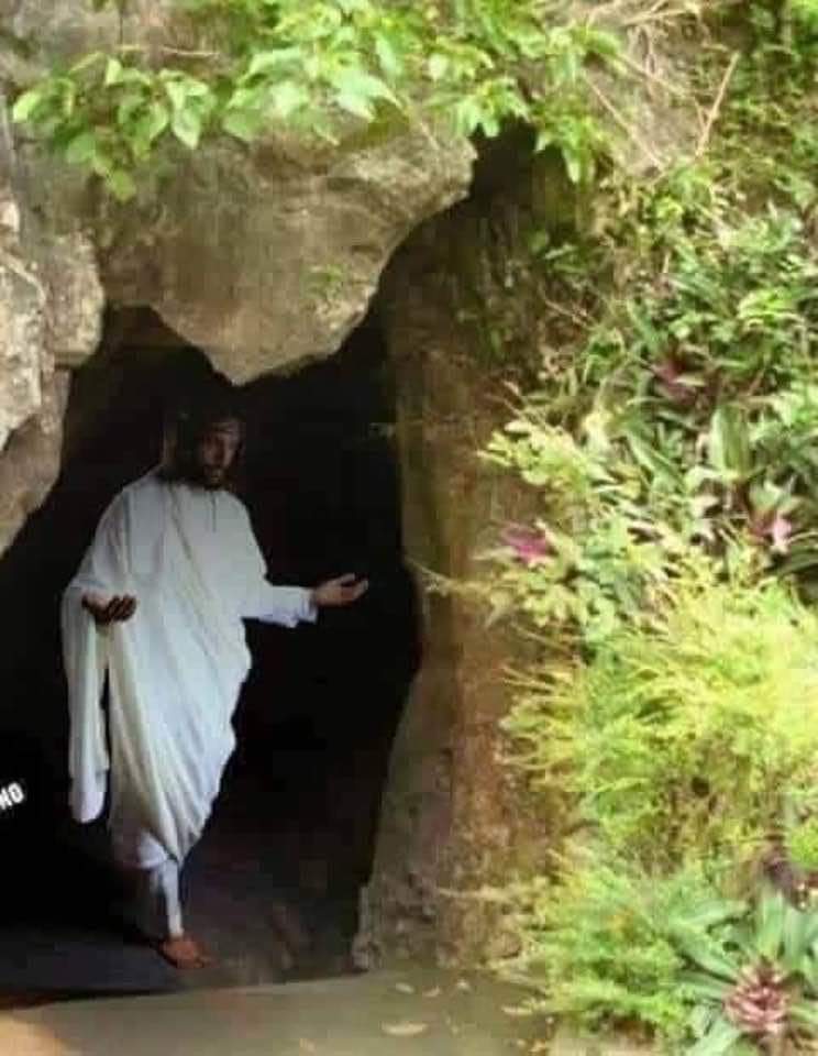 ScottBaio's tweet image. He is risen. ✝️ #Easter