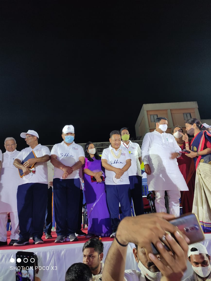 AmritMahotsav's tweet photo. Watch the glimpses of 23rd day of Dandi Yatra. As a part of Azadi ka #AmritMahotsav, padyatris traveled  20 km, Vanz to Navsari. Hon'ble CM of Sikkim, Shri @PsTamang, Cabinet minister of Gujarat Sri @Ganpatsinhv also joined. Cultural programs were also organised. @prahladspatel https://t.co/EzL9mgY8D3