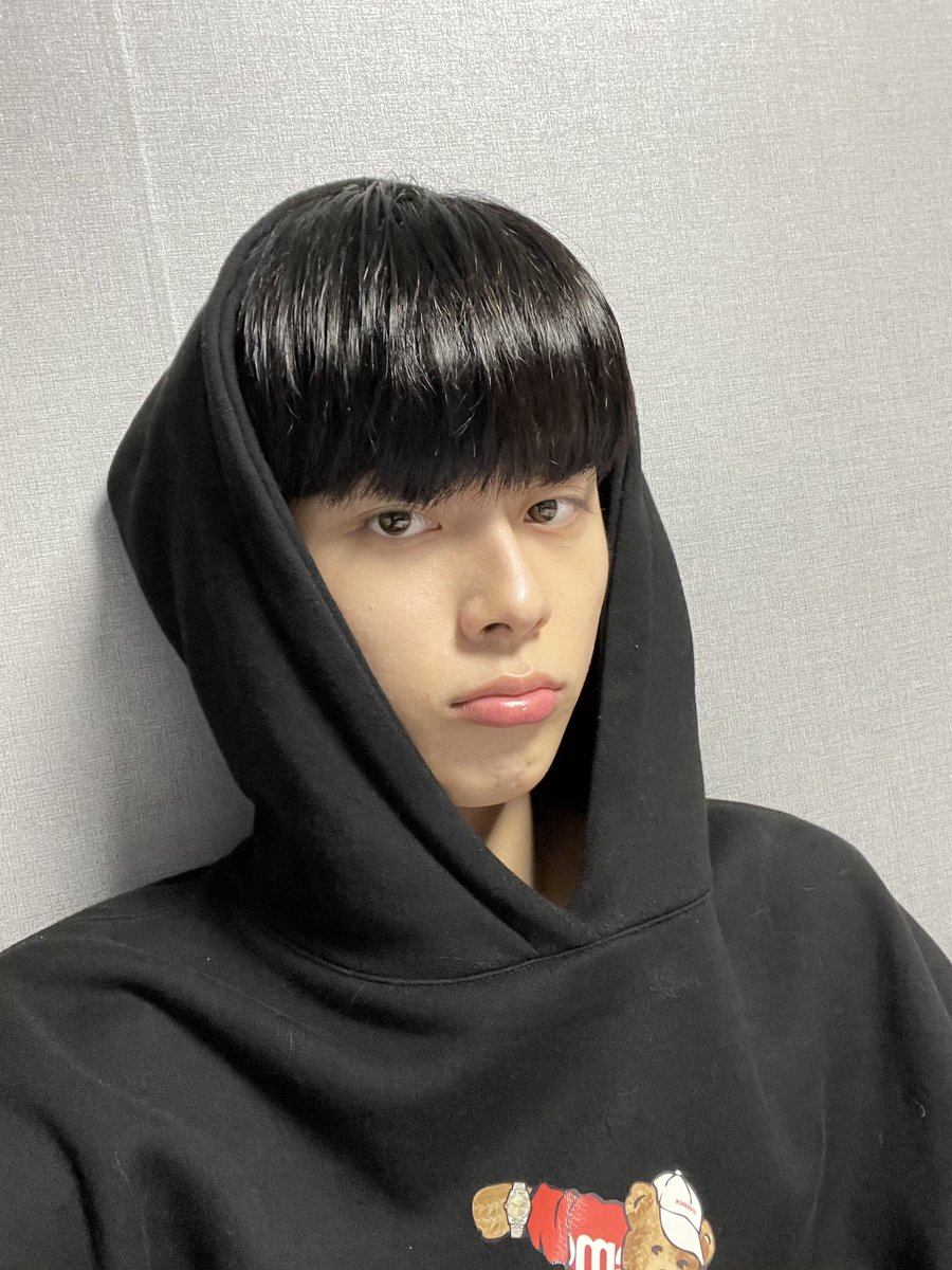 CUBE_YOOSEONHO's tweet photo. [#유선호] 나른하군...🐈⭐️ https://t.co/9FFTNvE9bT