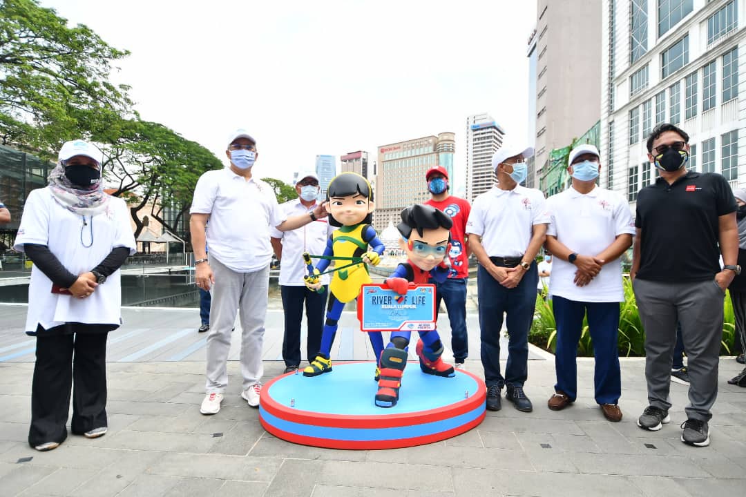 AnnuarMusa's tweet photo. Hari ini saya,Datuk Bandar,DS KSU dan pegawai kanan walkabout di KL CBD,River of Life,Central Market dll..saya mahu KL di perindahkan lagi dan lebih byk peluang berniaga di buka utk anak anak muda... https://t.co/3L9cNMtB3q