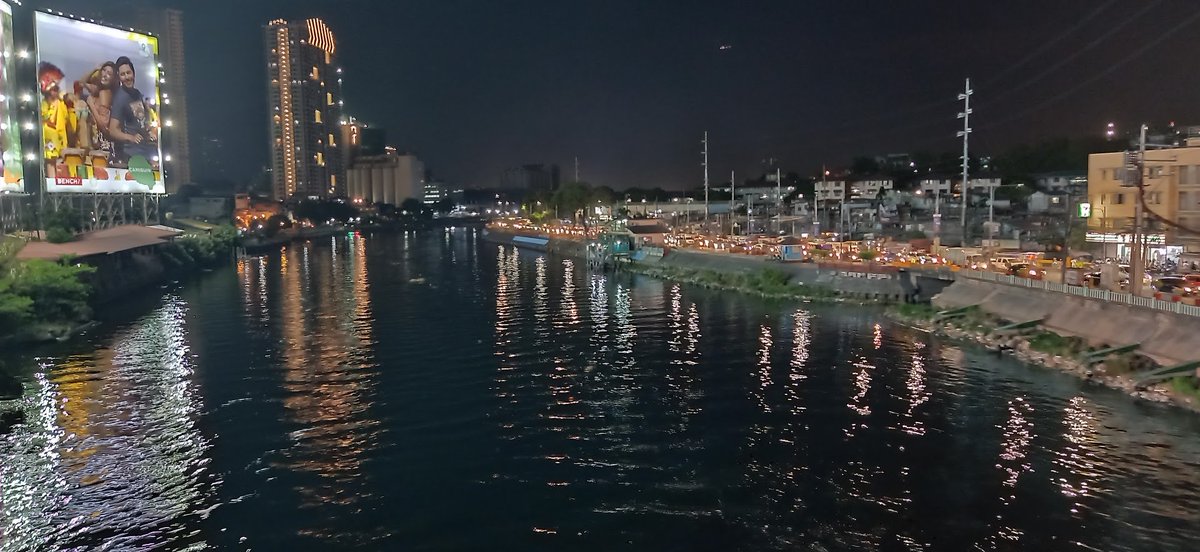 Idea 3: We don't do "light drizzle on an overcast day."It's either SUNNY AS FUCKorOH GOD OH GOD IT'S RAINING SO HARD I NEED TO KEEP MY STUFF DRYCombine hot and wet on the same scene.Pictured: The Pasig River, along Guadalupe.(16/?)