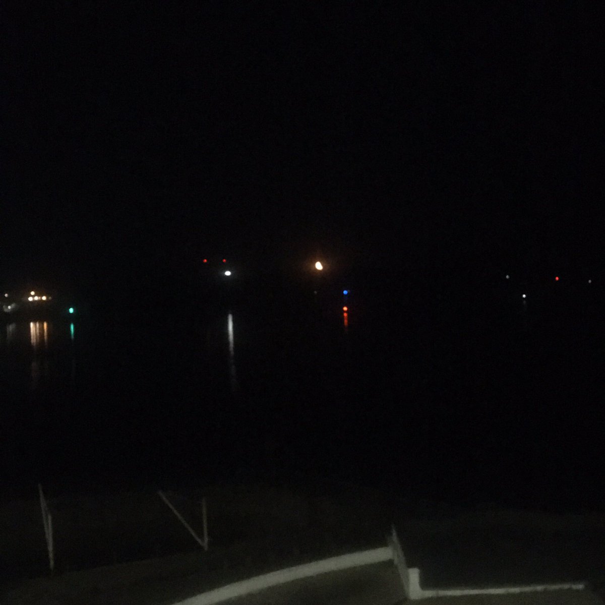 Captainbillyru1's tweet photo. Moonrise. https://t.co/8JmnZUOlsA