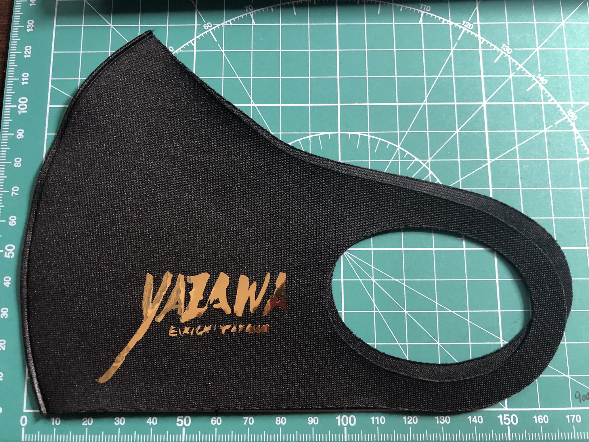 Mg工房 矢沢永吉様のロゴマスク 色んなカラーで作ってyazawaファンの皆様に楽しんでもらってます E Yazawaと筆の ロゴが人気ですね 矢沢永吉はホント人気です 根強いファンが多いですね Yazawa 矢沢永吉 矢沢永吉マニア T Co Z8mu0rscjk