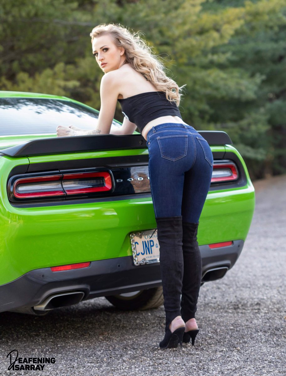 capturingdaze's tweet image. 1st car shoot of the year with my 2017 Scatpack and the beautiful Kat. Find her on IG @katsmits6

#challenger #Dodge #scatpack #moparornocar #girlsandcars