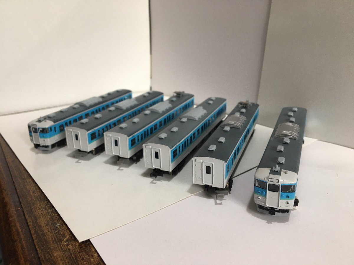 2Kusatu's tweet photo. 【エコノミーキット】
115系300番台長野色が完成！
クーラーの違いも再現しました。
#エコノミーキット https://t.co/YkT84lGtWU