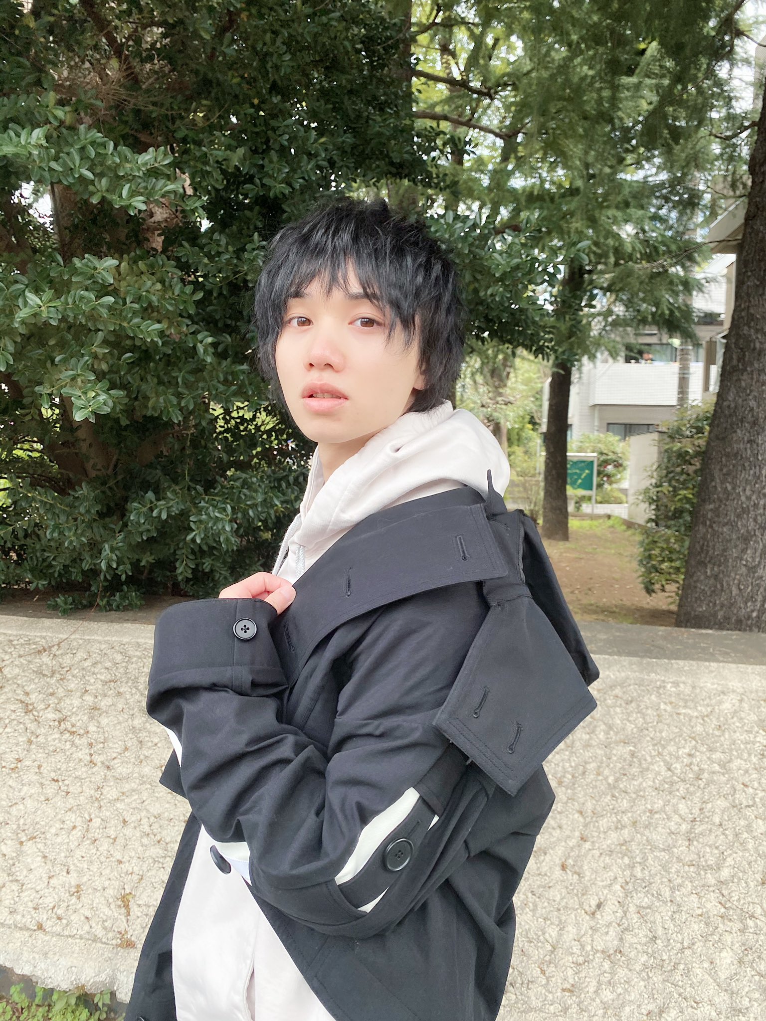 植田圭輔 稽古前に撮影 暖かいこの時期にぴったりなこの服で 私服として頑張って着こなします 21ss Deuxlunescinq デュリュンヌサンク T Co 1pqn4qodc1 Twitter