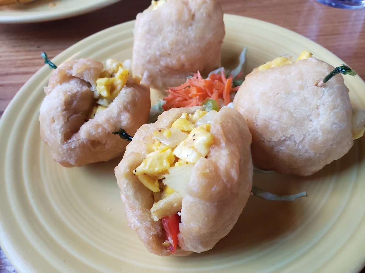 soulfoodscholar's tweet photo. #johnnybread filled with #ackeeandsaltfish, #jamaicanbeefpatty, whole #redsnapper #escovitch with #peasandrice and #cabbage. #jamaicanfood https://t.co/M2AhDlodjd