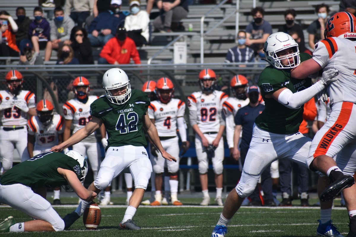 TheRecordNS's tweet image. It was a special day on Robert Naughton Field this afternoon, where a Trevians goal-line stand preserved a hard-fought 14-7 win

Tell us, @newtrierfb fans, has there been a better @ETHSports / NT matchup? 

Story: bit.ly/3ulEPee

✍️: @mcarlino27 
📸: @JoeC2319