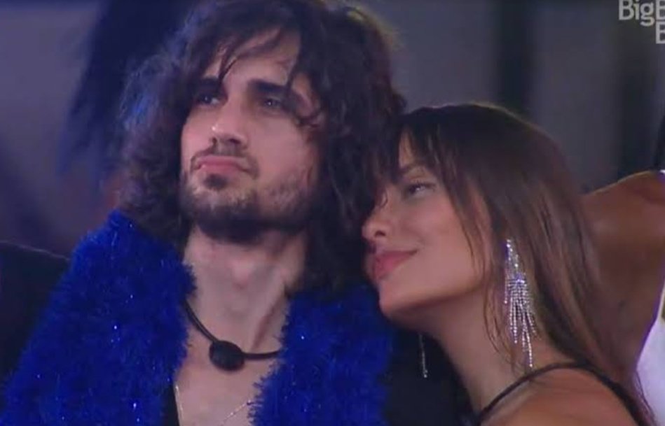 a_jaysouza's tweet photo. Se um dia eu for uma Thais correndo atrás de um Fiuk, imploro que meus amigos me dêem dois tapão na cara 

Fiuk e Thais | Thais e Fiuk | #bbb21 https://t.co/JpQXJAjZiY