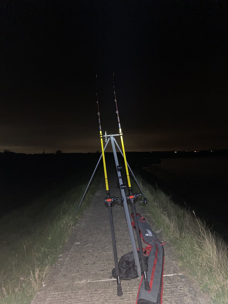 Giving it another go. 🎣🎣 #fishing #fishinglife #fish #FishermansDiary #seafishing #beach #ukfish #FishUponTheSky